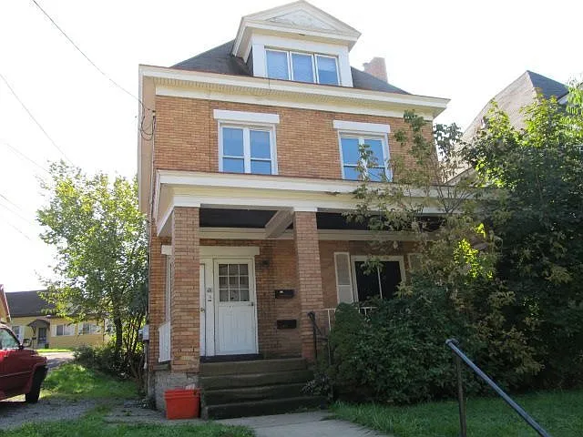 99 Kendall Ave photo 1