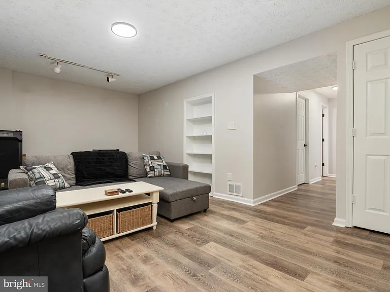 2139 Commissary Cir — Photo 34