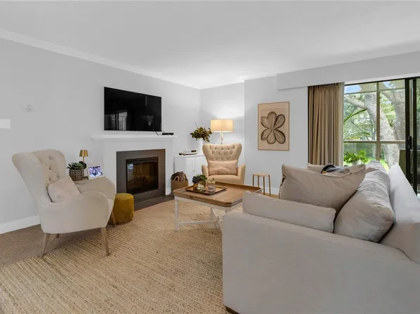 2125 Oak Bay Ave #205, Oak Bay, BC V8R 1E8