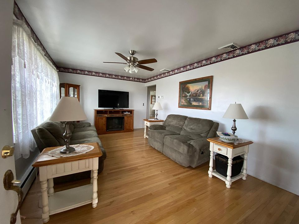 155 N 8th St, Tatamy, PA 18085 Zillow