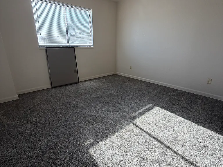 600 E Hawkeye Ave #B — Photo 11