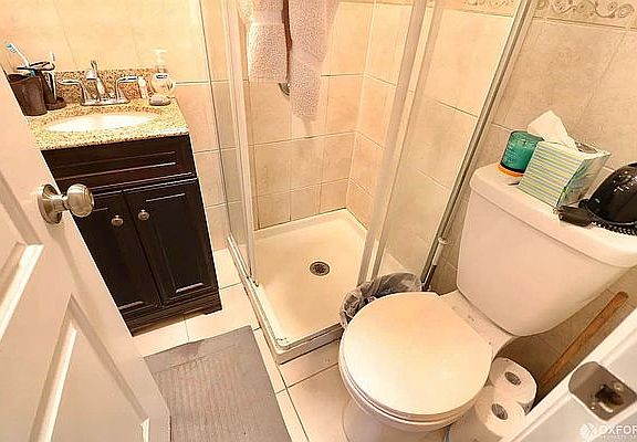 2nd image of 33 W 76th St #B