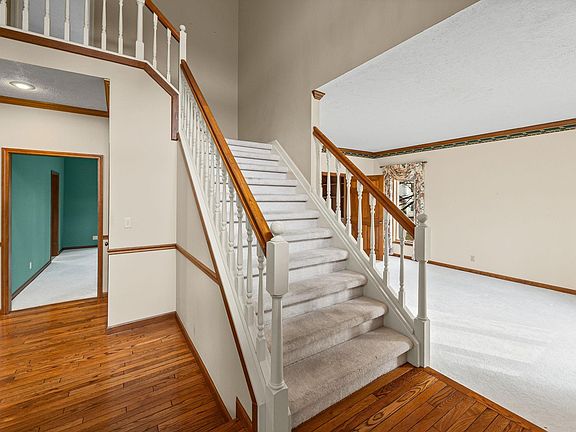 2nd image of 3933 Deerpath Pl