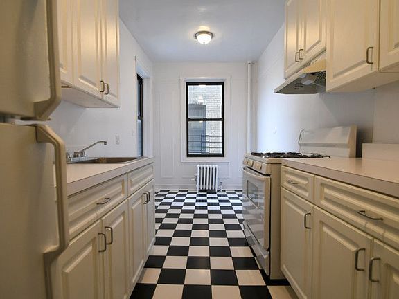 2nd image of 2101 Cedar Ave APT 1C