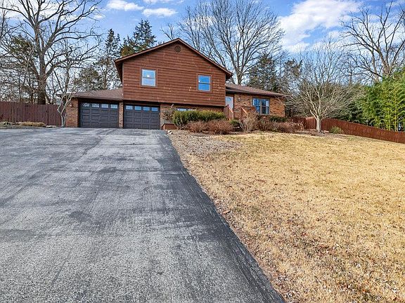 2nd image of 1720 Greenwood Ct