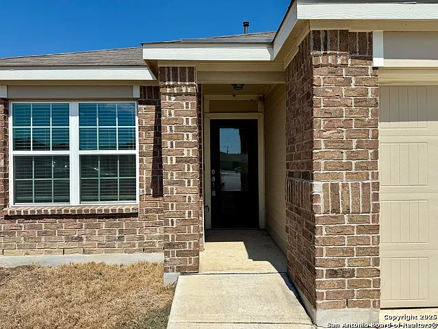 3 bed, 2.0 bath, 1630 sqft, $1,700 — Photo 2