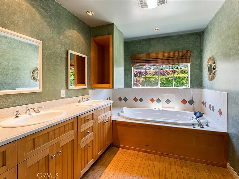 4722 Ventura Canyon Ave — Photo 25