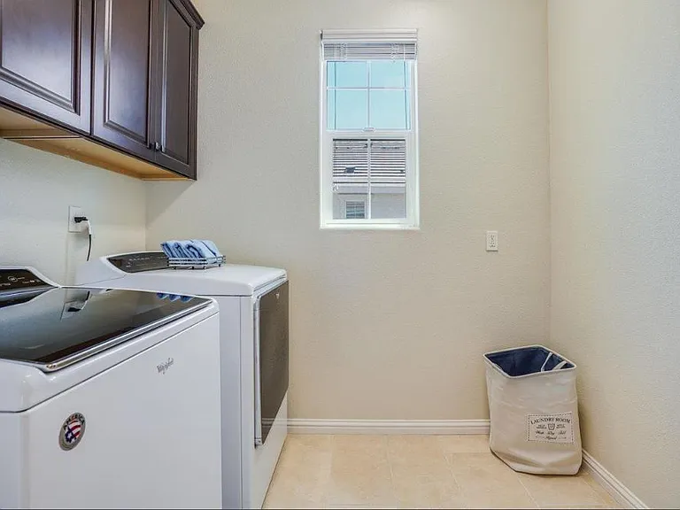 2612 Admiral Cir — Photo 5