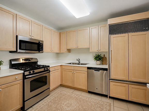 5th image of 1107 Greenleaf Ave APT 3G