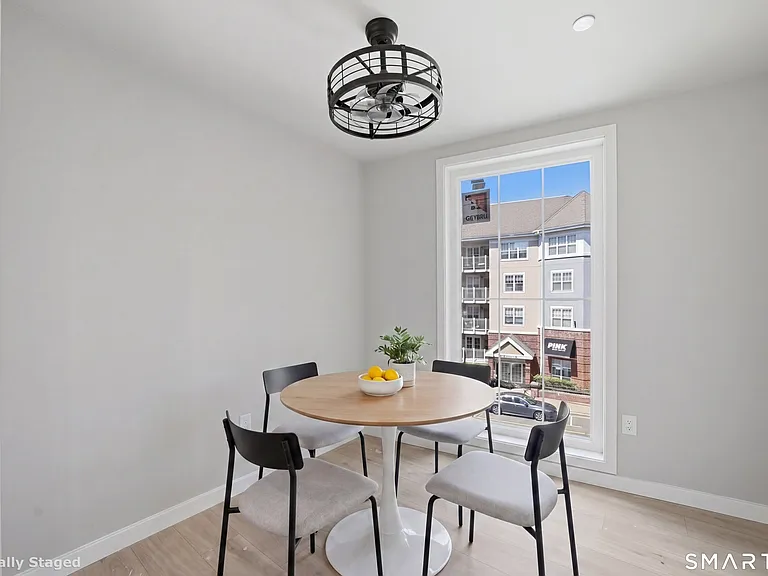 589 Bedford St #301 — Photo 6