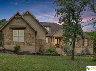 335 Crockett Ln, Luling, TX 78648