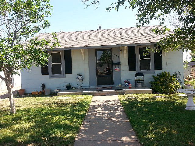 1st image of 926 E 11th St