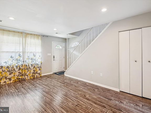 4th image of 592 Belmawr Pl