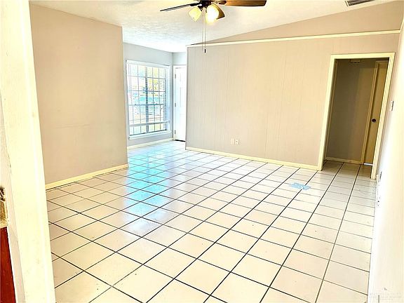 4th image of 1702 Wildgrove Dr