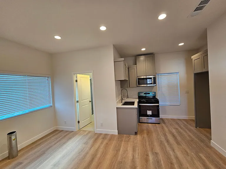 9791 Oasis Ave #STUDIO — Photo 4