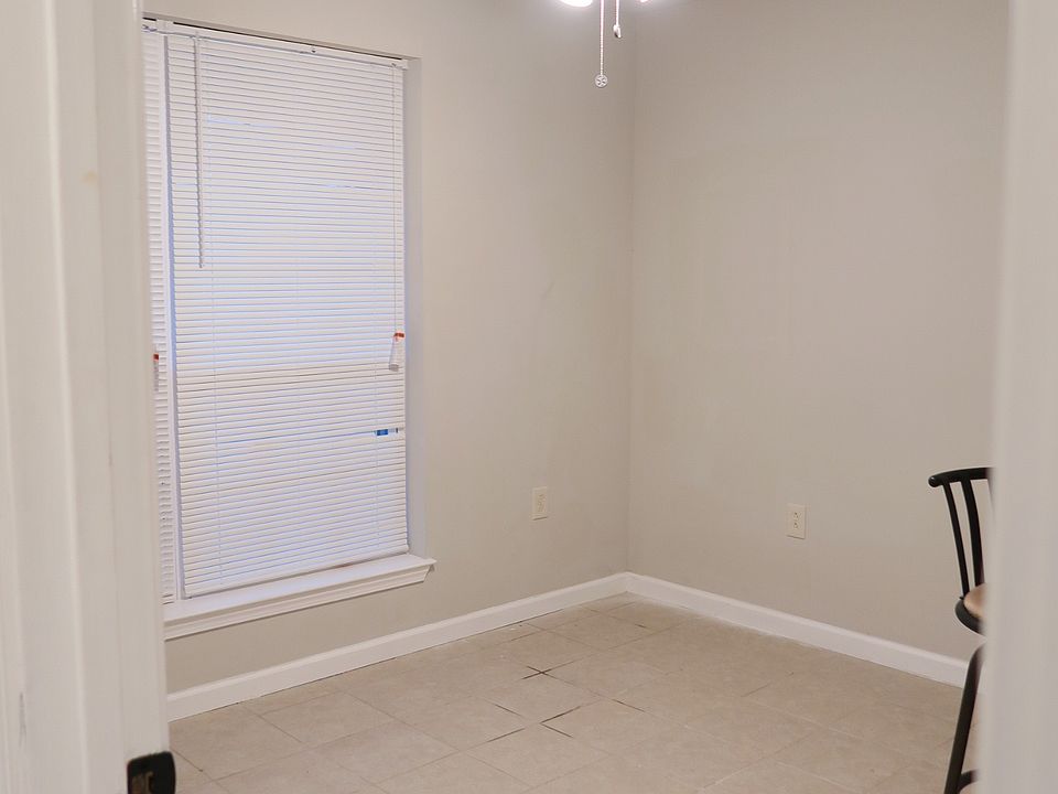 1st image of 420 Carrie Dr APT 102