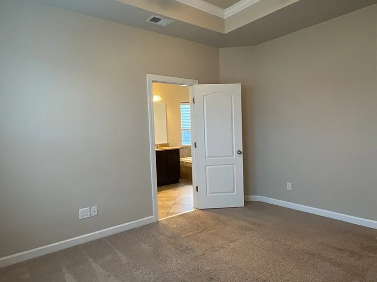 579 Crossland Dr — Photo 13