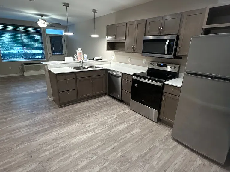 Plaza 93 Apartments — Photo 40