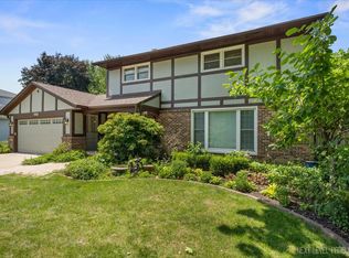 333 Berwick Dr, Aurora, IL