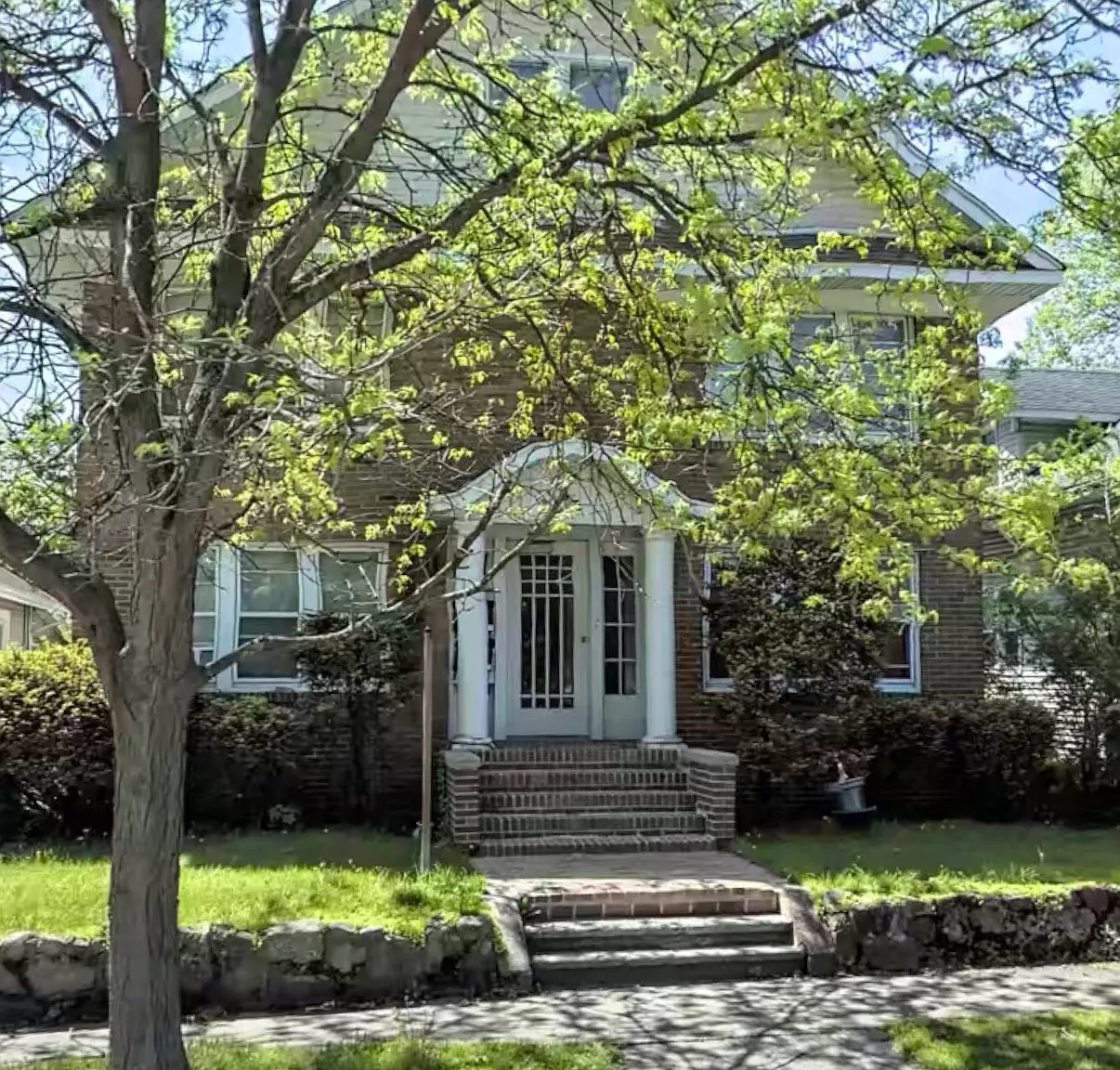 2 bed, $975 — Photo 1