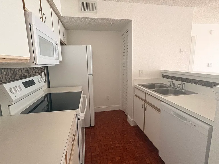 2202 Key West Ct #626 — Photo 2