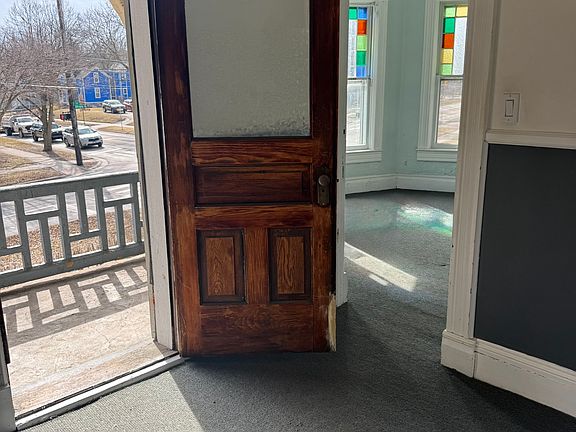 5th image of 818 W Liberty St APT 4
