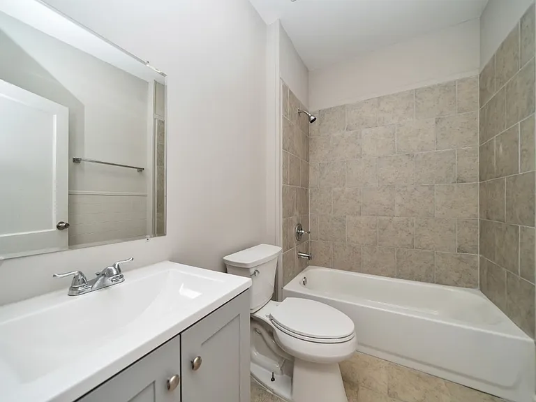 419 Gladys St — Photo 20