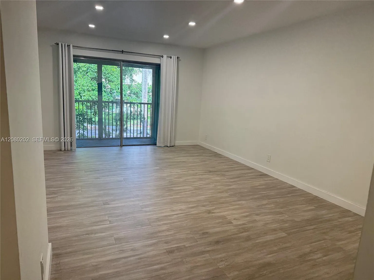 Palm Village Condo — Photo 3