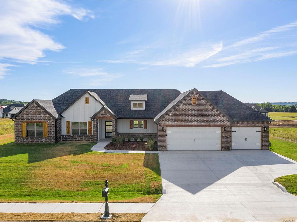 1st image of 2541 S Piguet Ln
