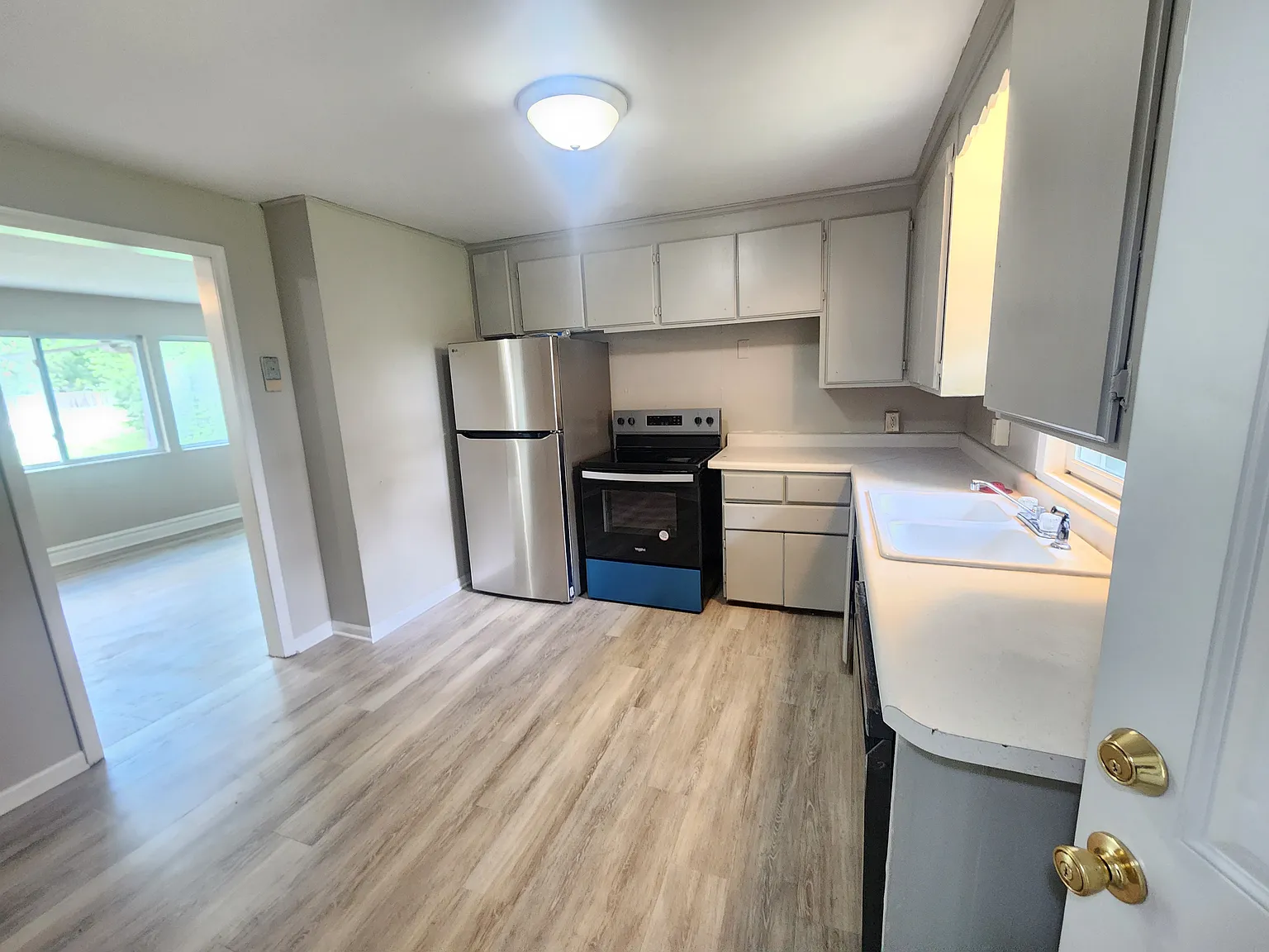 5 bed, 1850 sqft, $2,250 — Photo 4