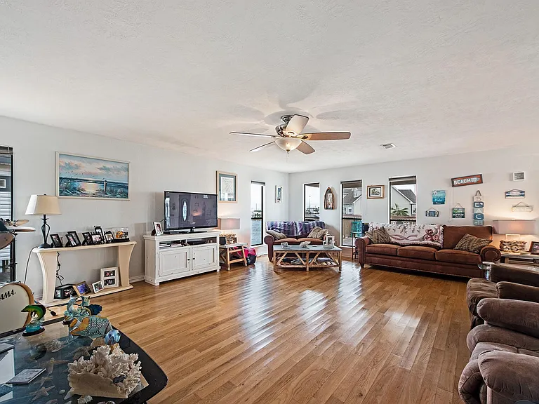 336 Admiral Cir — Photo 24