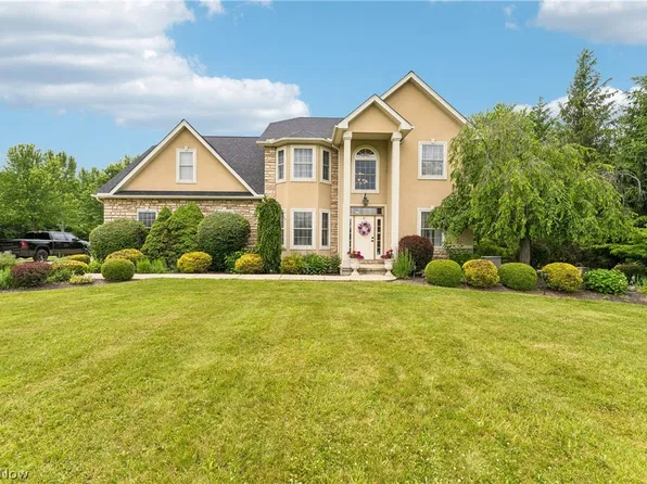 8874 Sharp Rd, Olmsted Falls, OH 44138