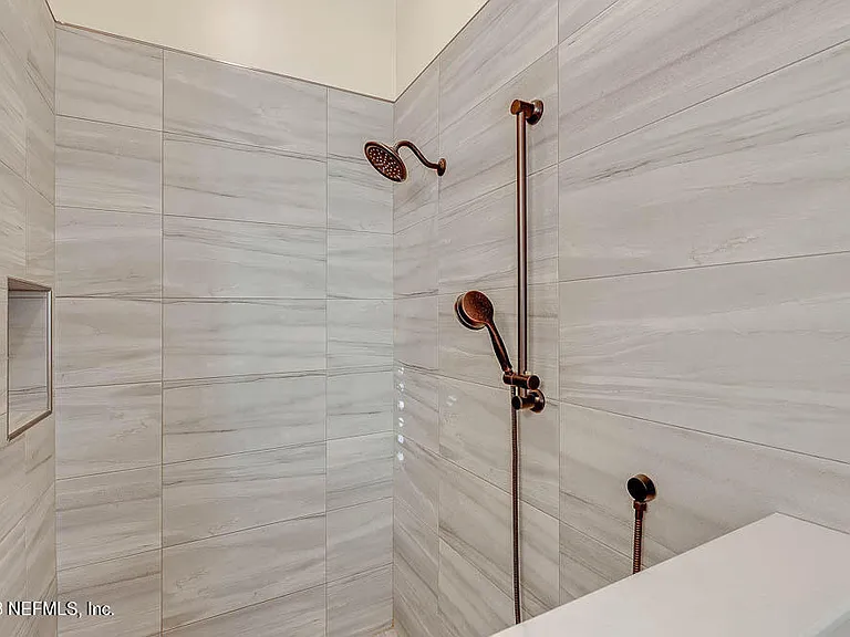 813 W American Eagle Dr — Photo 20