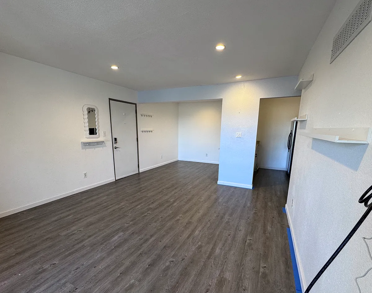 Building Photo - 579 Wright St #203
