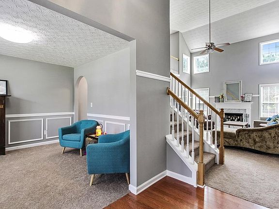 5th image of 825 Winding Grove Ln