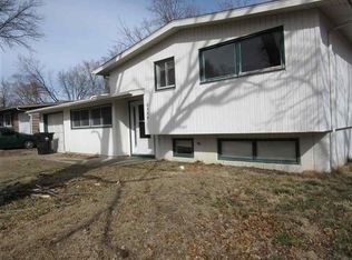 3328 SW Oakley Ave, Topeka, KS 66614