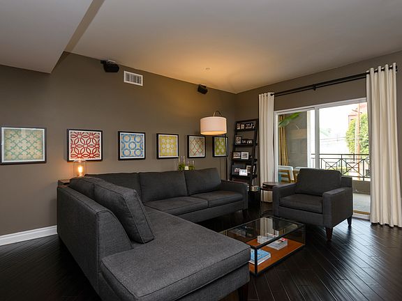 4th image of 4424 Whitsett Ave APT 214