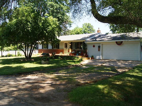 2nd image of 914 Brushwood Ave
