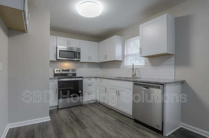 3 bed, 2.0 bath, $1,525 — Photo 4