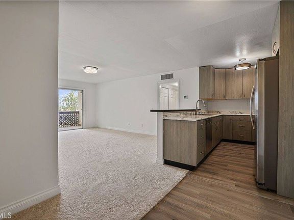 3rd image of 23515 Lyons Ave