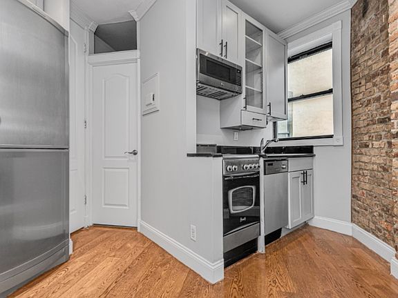 2nd image of 232 Elizabeth St APT 4C
