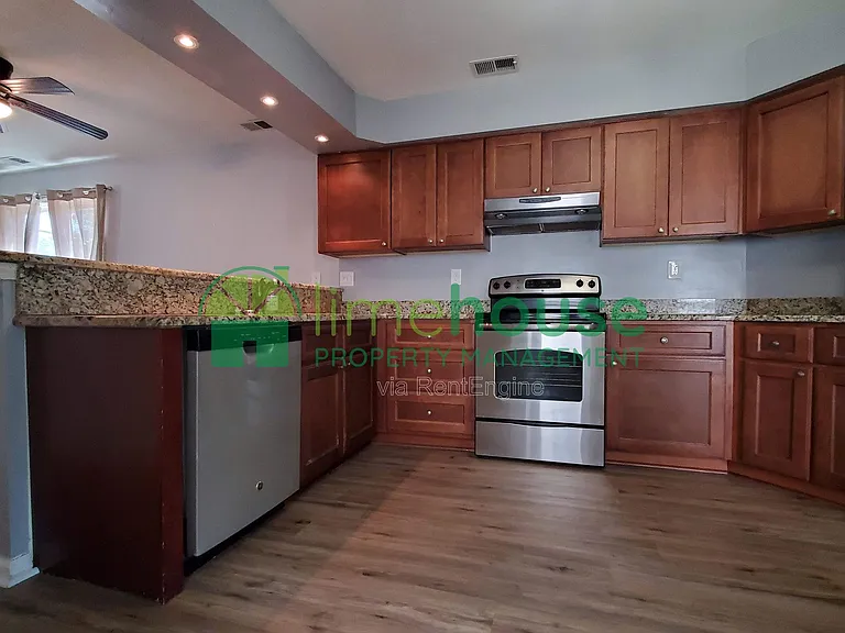 724 Carolina Ave — Photo 4