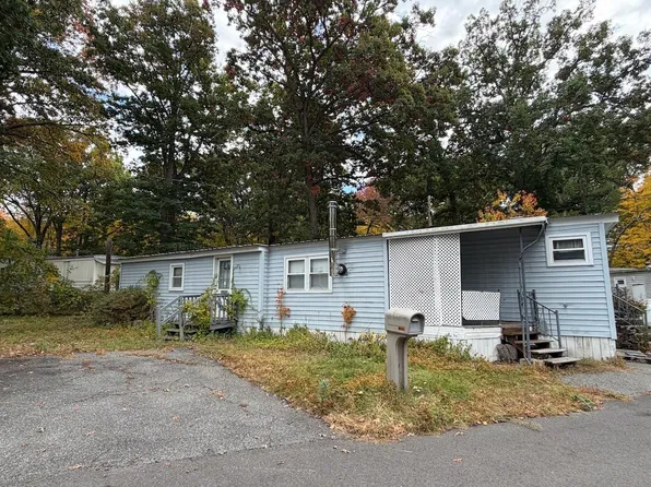 45 Puffin Dr, Chicopee, MA 01020