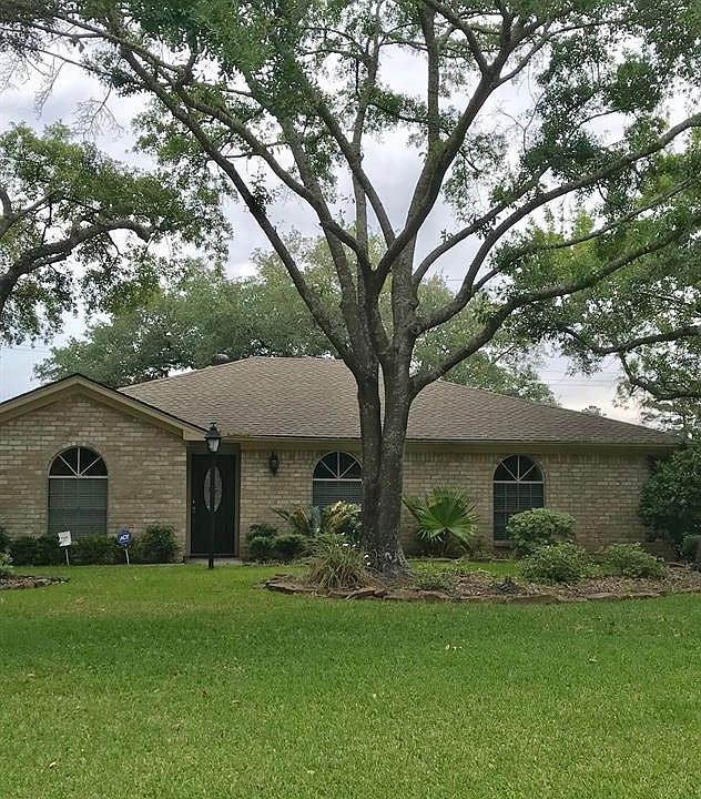 1st image of 602 Crestwood Dr