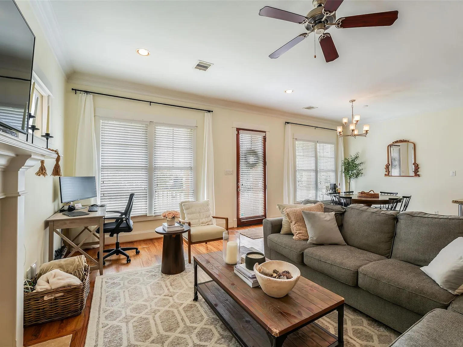 3 bed, 2.5 bath, 1874 sqft, $3,200 — Photo 3
