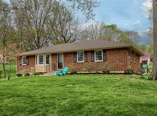 8220 NW Hillside Dr, Kansas City, MO 64152
