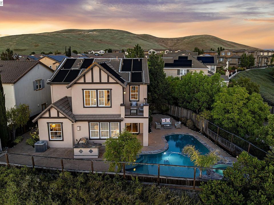 1st image of 122 Paddington Ct