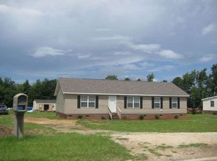1612 Honeycutt Rd, Clinton, NC 28328