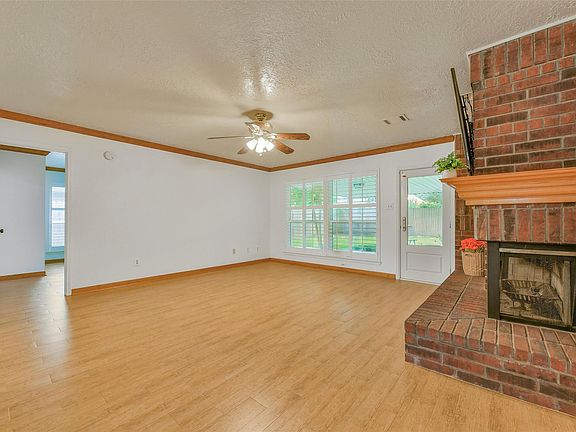 5th image of 408 Holly Fern Drive