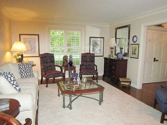 3rd image of 911 Club View Dr